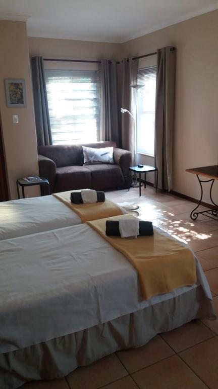 Rhodes Lodge สเตลเลนบอช ภายนอก รูปภาพ