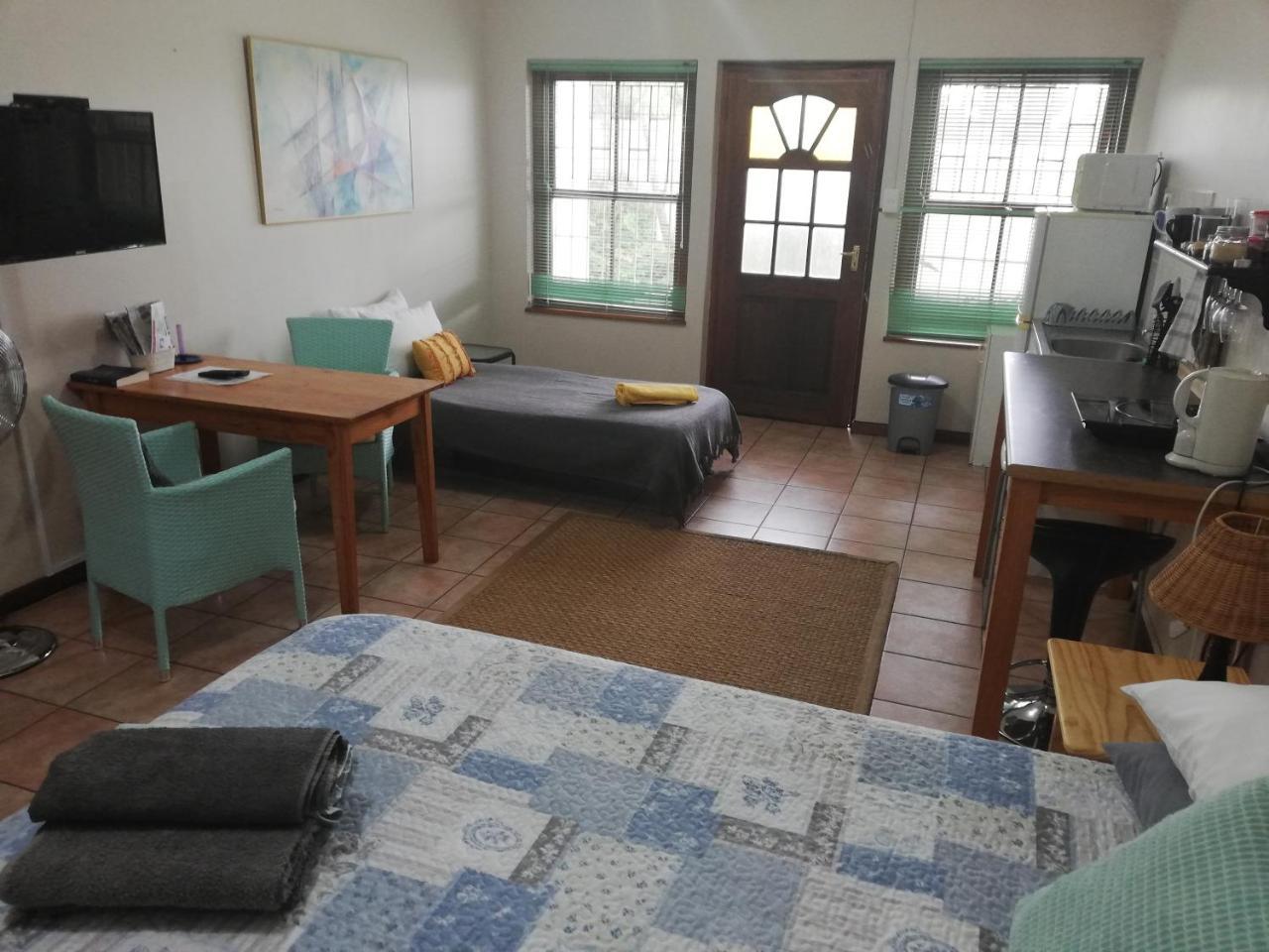 Rhodes Lodge สเตลเลนบอช ภายนอก รูปภาพ