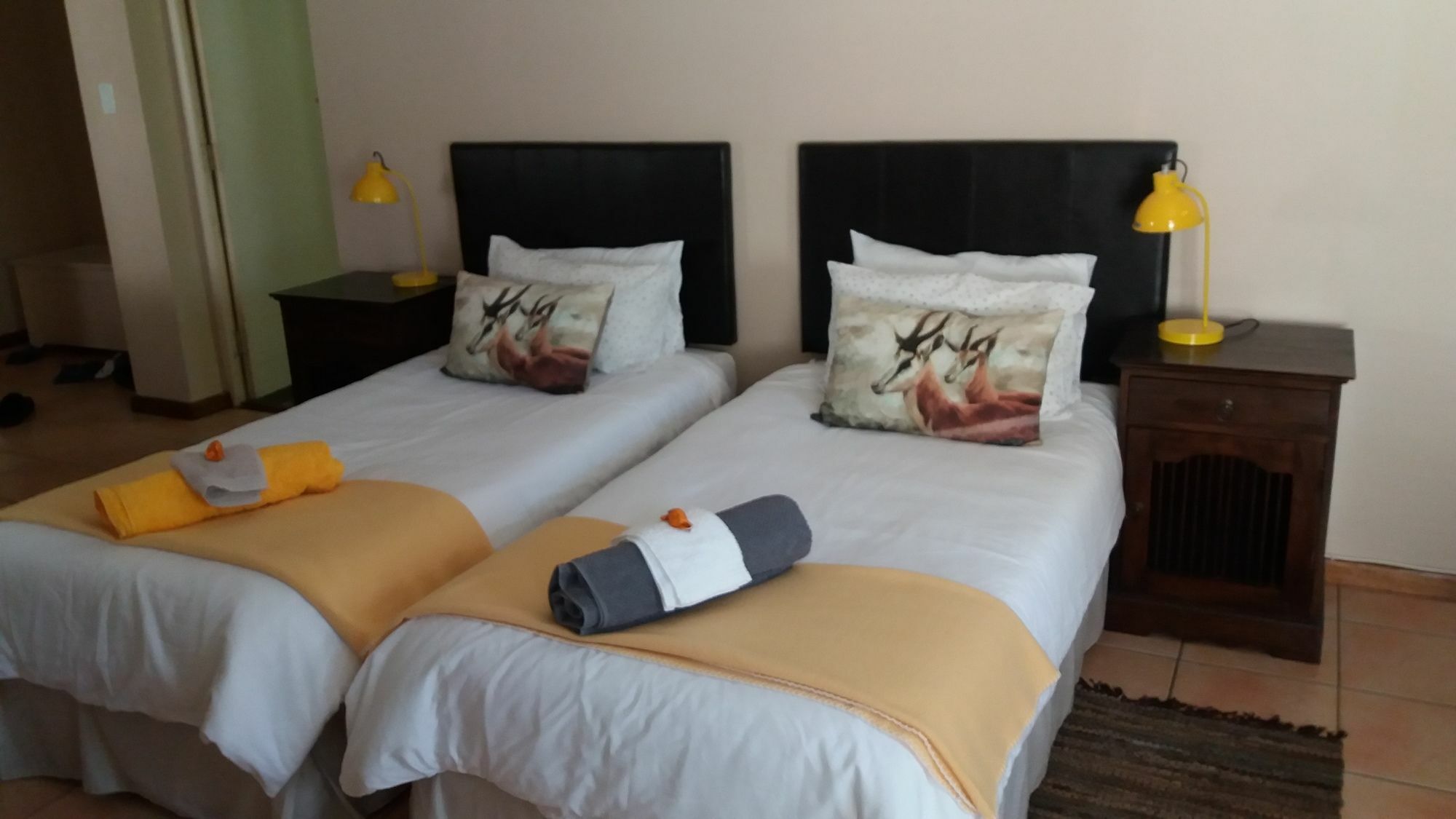 Rhodes Lodge สเตลเลนบอช ภายนอก รูปภาพ